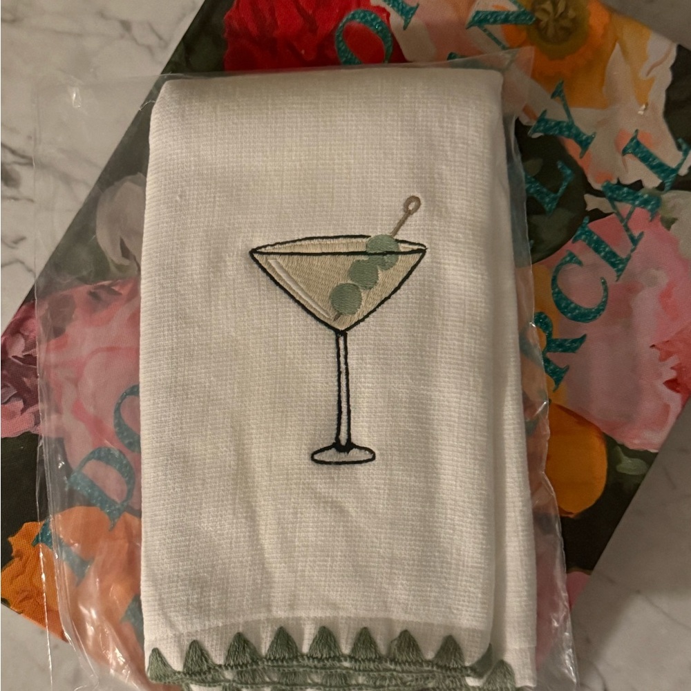 WEEZIE Embroidered Martini Cocktail Hand Towels - White with Green Trim. QTY: 1 - Picture 2 of 2